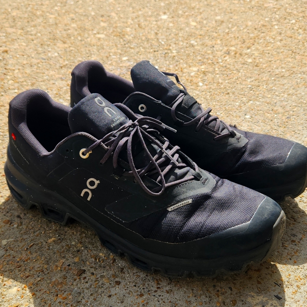 On Cloud 5 Waterproof Running Shoes - Picture 2 of 5